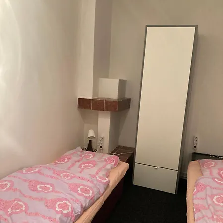 Ubytovani Hostka דירה