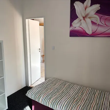 Ubytovani Hostka דירה